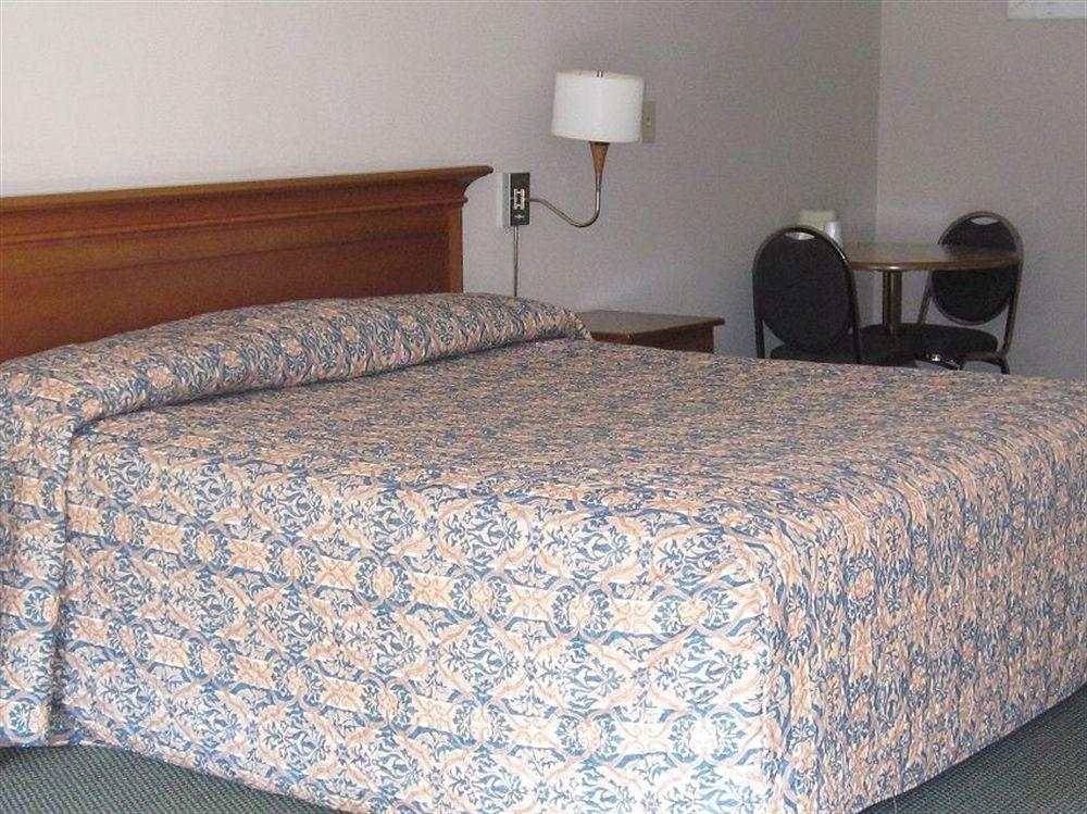 Budget Motor Inn- Mahopac Экстерьер фото