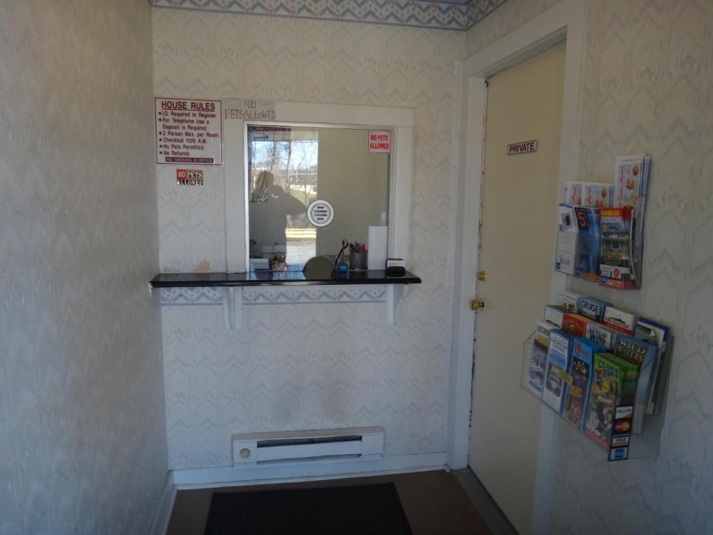 Budget Motor Inn- Mahopac Экстерьер фото